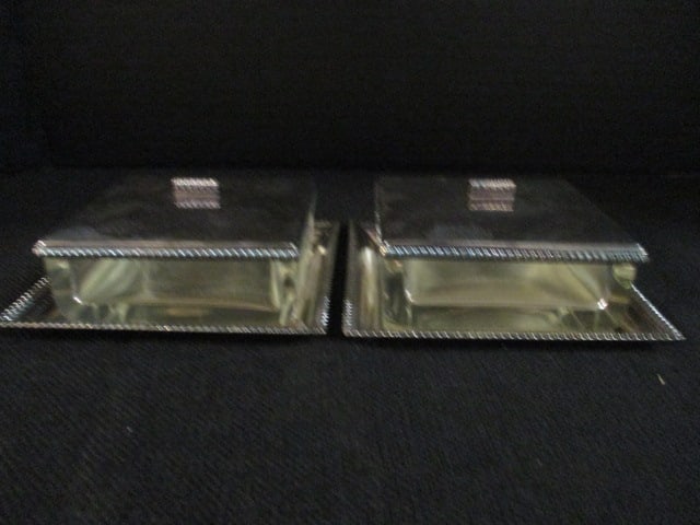Pair of Keyeda Crystal Candy/Vanity Box with Sterling Silver Underplate and Lids: 9.63 troy ounces total, 4 5/8" x 4 5/8" x 1 3/4", one crystal dish is chipped