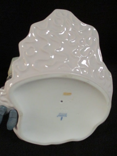 Lladro 1988 #5540 "An Evening Out" Porcelain Figurine - 4