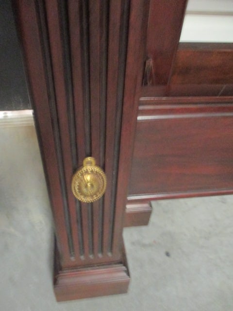 Henkel Harris Queen Size Flame Mahogany 4 Poster Bed with Wood Rails - 4