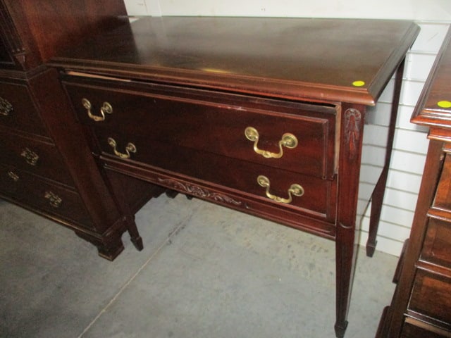 Vintage Pennsylvania Furniture Co. Mahogany 2 Drawer Sideboard Server (1 of 4)