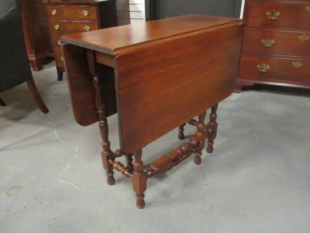 Vintage Cherry Gate Leg Table (1 of 10)