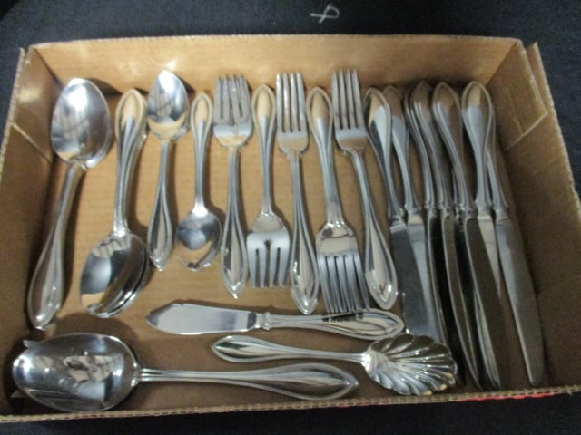 48 Pieces of Oneida Stainless Flatware and Serving Pieces (1 of 6)