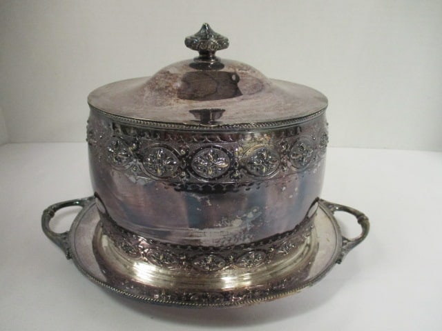 Vintage Silverplated Covered Biscuit Barrel with Attached Undertray (1 of 4)