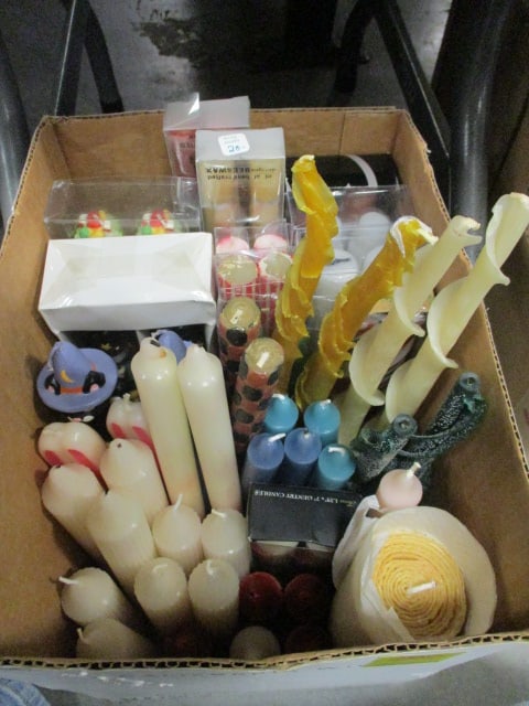 Nice Grouping of New Candles-Some Various Holiday Themed: See pictures and preview, Local Pickup Only