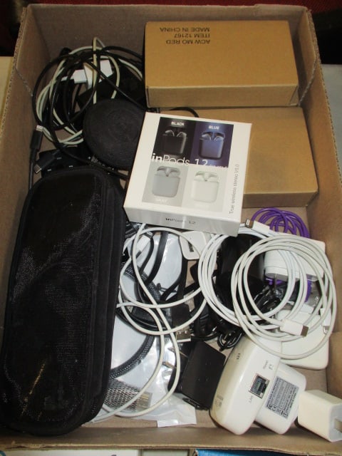 Assortment of Electronic Bulbhead Power Banks, Earbuds, Power Blocks, Lightening and C Power Cables: See pictures and preview for selection