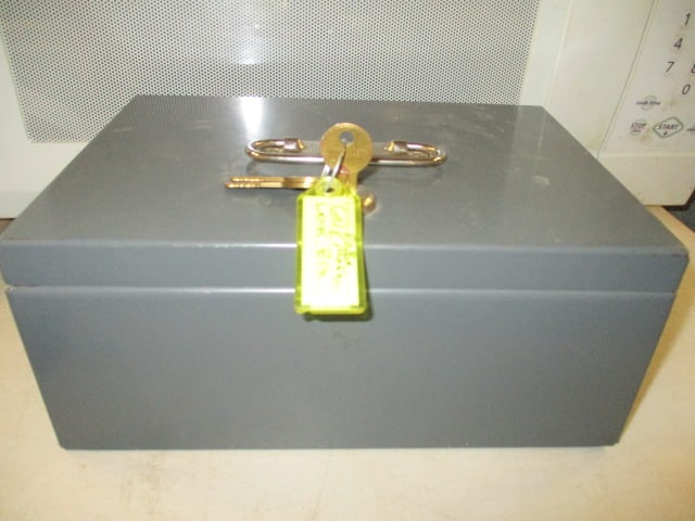 Steelmaster Metal Lock (1 of 3)