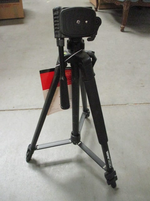 Sunpak Platinum Plus 5858D Aluminum Camera and Camcorder Tripod (1 of 4)