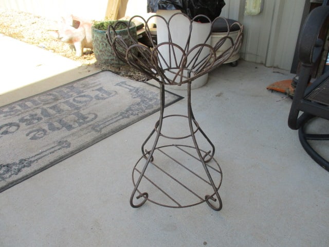 Wrought Iron Plant Stand: 15 1/2"dia x 24"h, small rust spots, Local Pickup Only