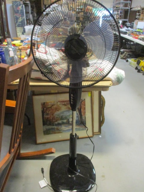 Amazon Basics Adjustable Oscillating Standing Pedestal Fan (1 of 5)