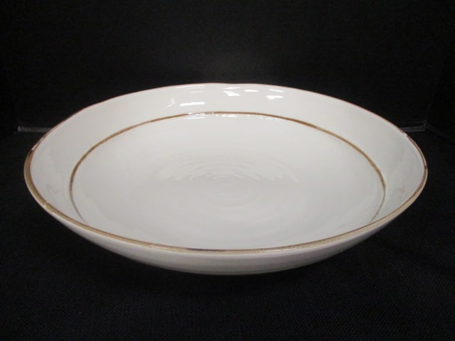 Williams-Sonoma Italian Cream and Gold Pasta Bowl: 14", chip