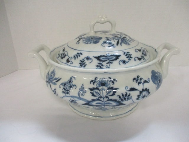Vintage Blue Danube "Blue Onion" Covered Vegetable Bowl: 11" (to handles) x 8"
