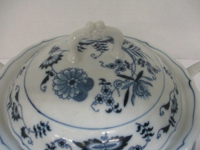 Vintage Blue Danube "Blue Onion" Covered Vegetable Bowl - 2