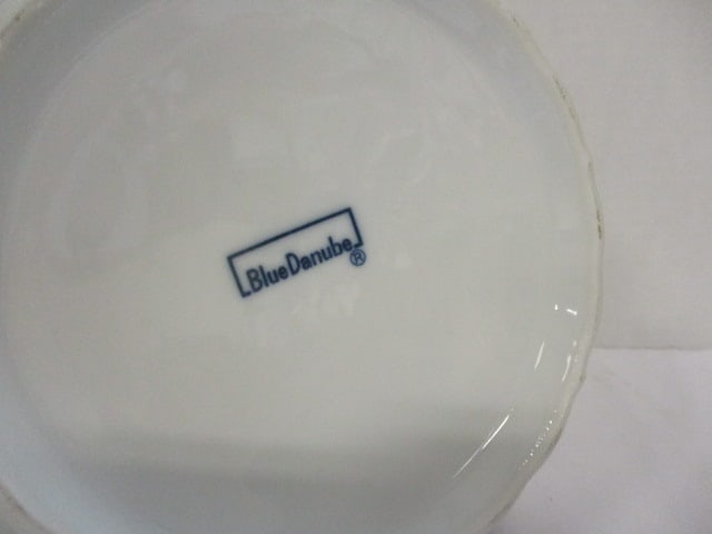 Vintage Blue Danube "Blue Onion" Covered Vegetable Bowl - 5