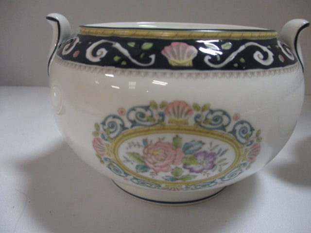 Vintage Wedgwood "Runnymeade" Sugar and Creamer - 4