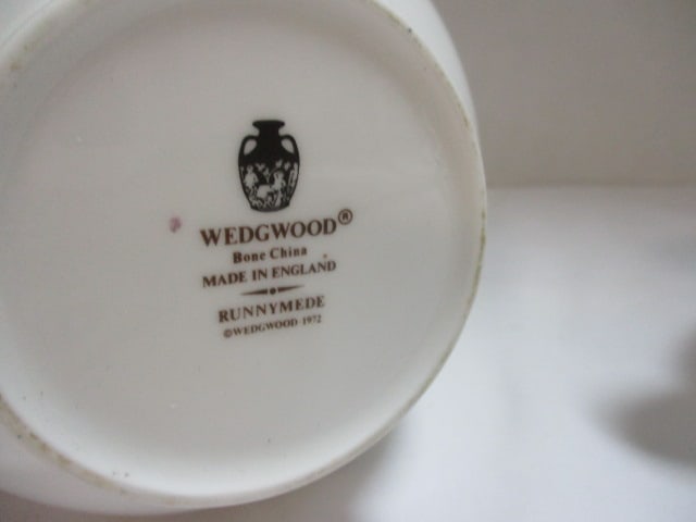 Vintage Wedgwood "Runnymeade" Sugar and Creamer - 5