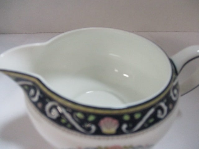 Vintage Wedgwood "Runnymeade" Sugar and Creamer - 6