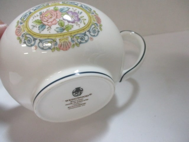 Vintage Wedgwood "Runnymeade" Sugar and Creamer - 7