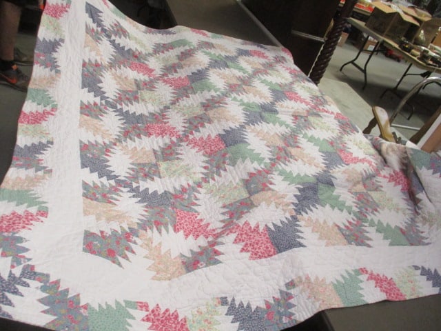 Vintage Scallop Edge Patchwork Quilt: 76" x 82"