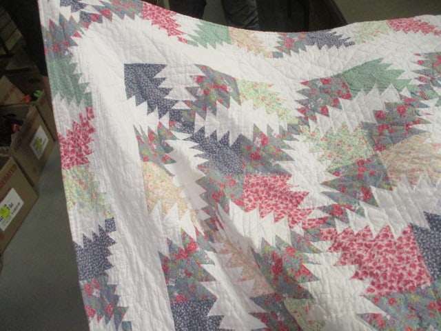 Vintage Scallop Edge Patchwork Quilt - 2