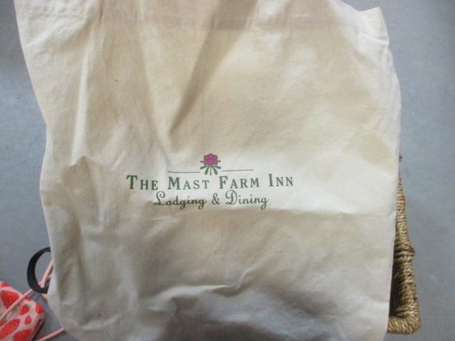 Vintage 1-Handle Basket with Canvass and Plastic Bags - 4