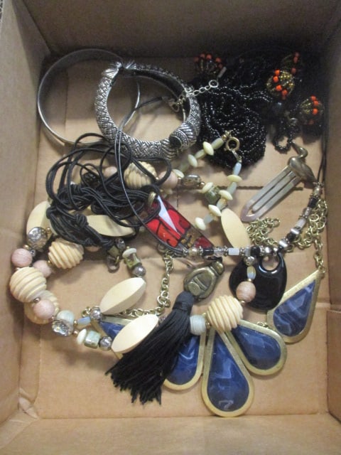Lot of Modern/Vintage Costume Jewelry: .