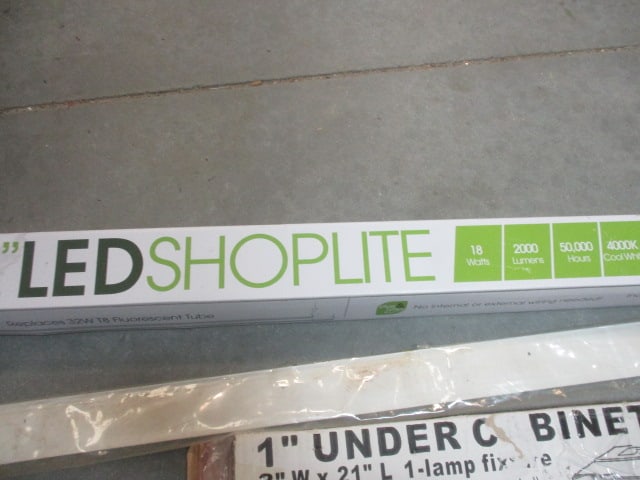 GreenLite 43" LED ShopLite in Original Box with Plug-In Link and 1" Under - 3