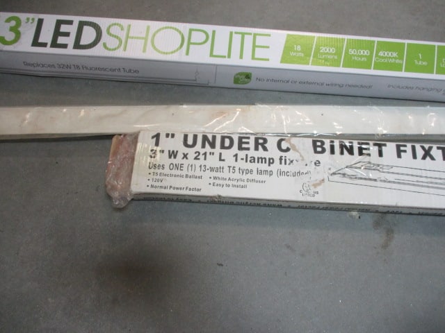 GreenLite 43" LED ShopLite in Original Box with Plug-In Link and 1" Under - 5