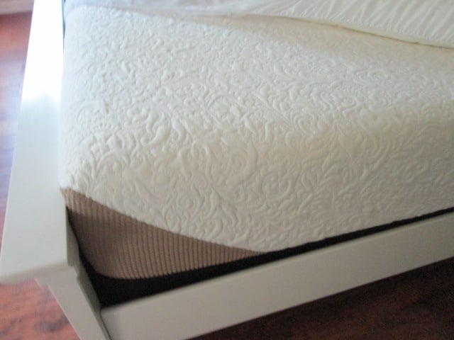 Like New Ashley White Millenium Collection Queen Size Bed with Wood Rails - 4