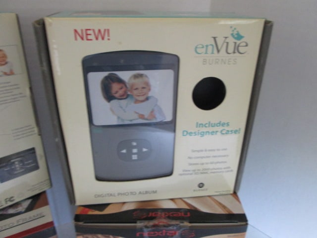 New Old Stock enVue Burnes Digital Photo Albums, Wallet Style 3.5" Digital Photo Frame - 3