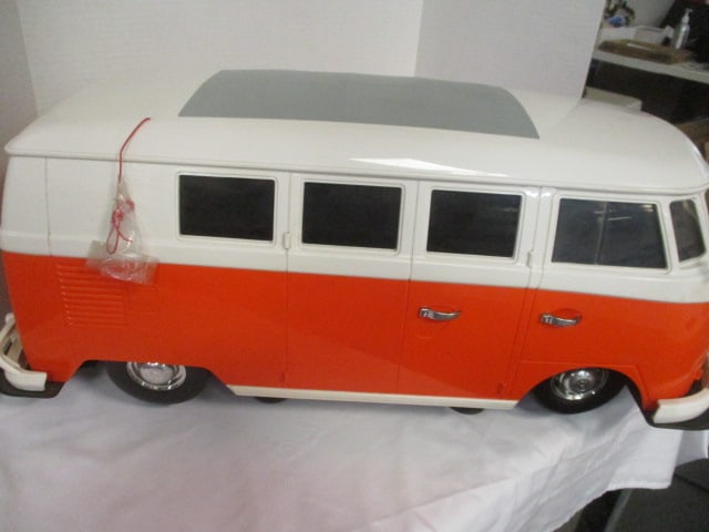 2005 Disney Herbie Love Bug Bus Radio Controlled Toy with Remote- 1/18 Scale - 4
