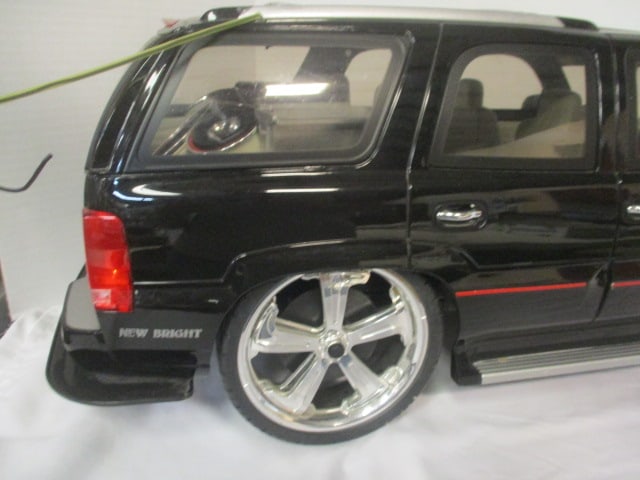 New Bright Cadillac Escalade Radio Controlled Toy Car with Remote, - 4