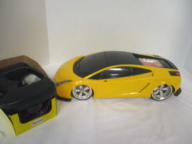Maisto Lamborghini Gallardo Radio Controlled Toy Car with Remote,: Battery, and Charger - 1/8 Scale, 16" x 5"