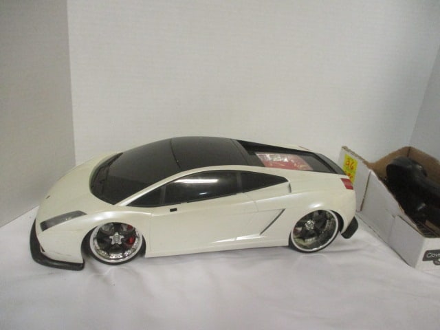 Maisto Lamborghini Gallardo Radio Controlled Toy Car with Remote,: Battery, and Charger - 1/8 Scale, 16" x 5"