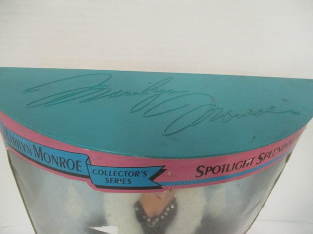 1993 DSI Marilyn Monroe Collector's Series "Spotlight Splendor Marilyn" Doll - 4