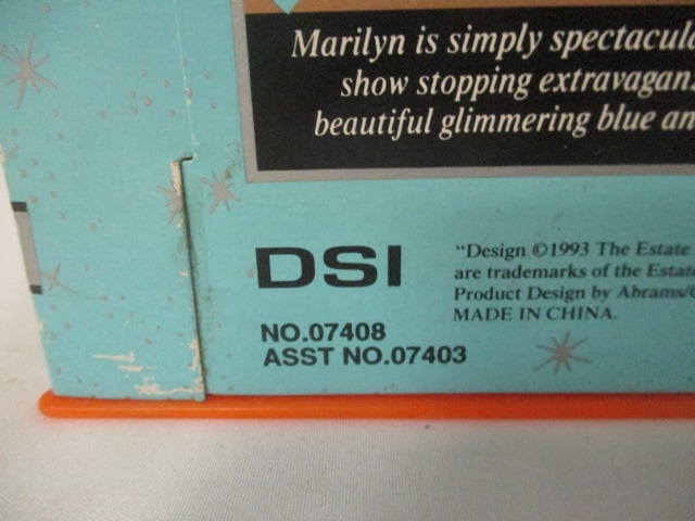 1993 DSI Marilyn Monroe Collector's Series "Fur Fantasy Marilyn" Doll - 5