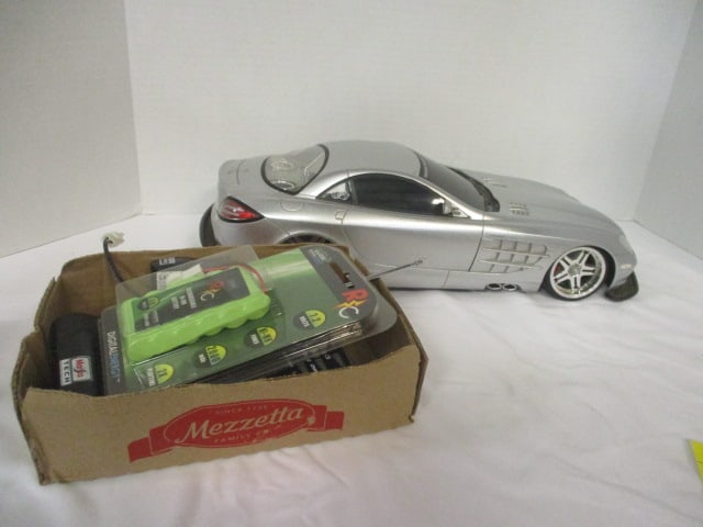 Maisto "Playerz" Mercedes-Benz SLR McLaren Radio Controlled Toy Car: with Remote and Battery, 16" x 5"