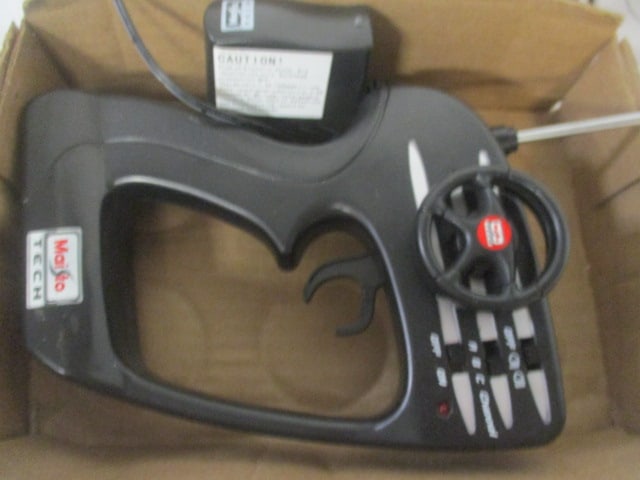 Maisto "Playerz" Mercedes-Benz SLR McLaren Radio Controlled Toy Car - 3