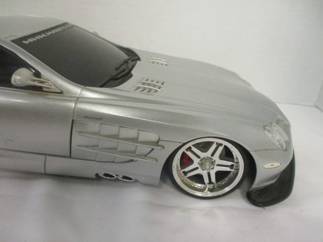 Maisto "Playerz" Mercedes-Benz SLR McLaren Radio Controlled Toy Car - 4