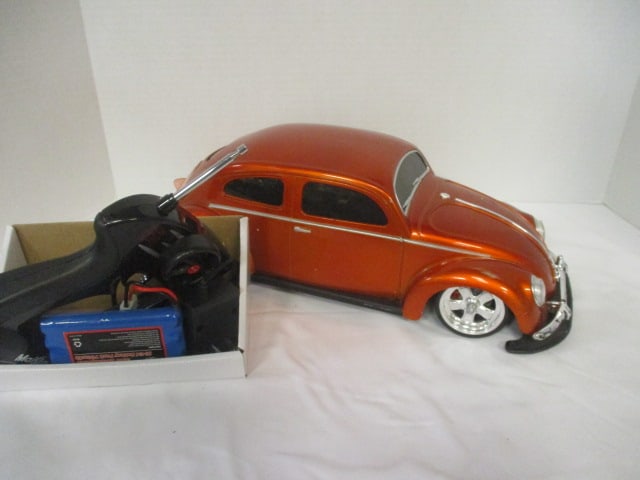 Maisto "G Ridez" Volkswagen Beetle Radio Controlled Toy Car with Remote: and Battery - 1/10 Scale, 16" x 5 1/2"
