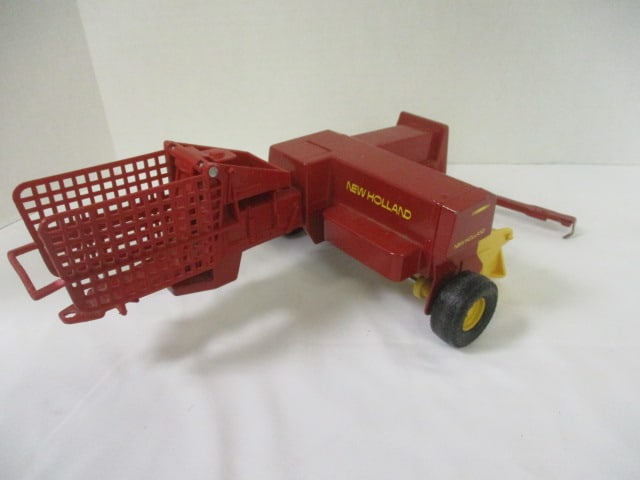 Vintage Ertl New Holland Hayliner Square Baler Toy: 12"
