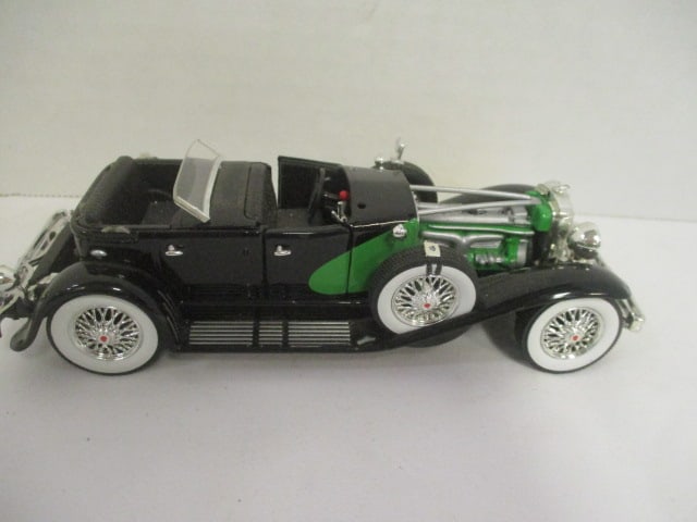 Grouping of 7 Vintage Die Cast Model Cars - 1/32 Scale - 3