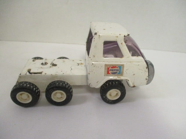 Grouping of 7 Vintage Die Cast Model Cars - 1/32 Scale - 7