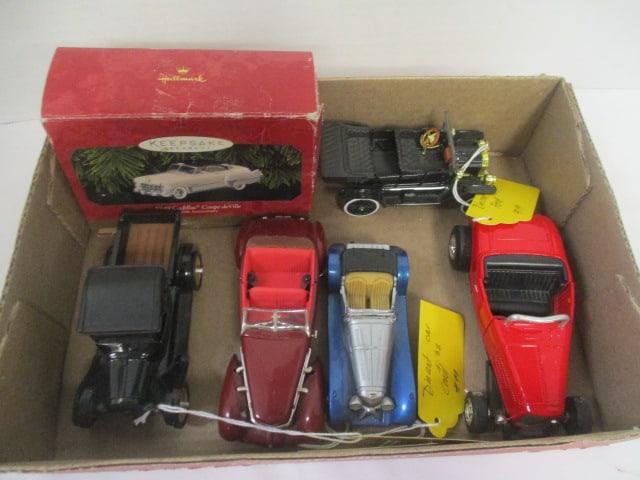 Collection of 5 Vintage Die Cast Model Cars - 1 /32 Scale and Hallmark (1 of 7)