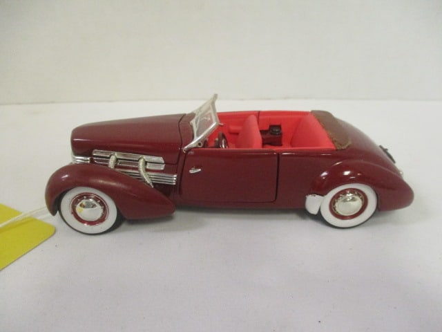 Collection of 5 Vintage Die Cast Model Cars - 1 /32 Scale and Hallmark - 5