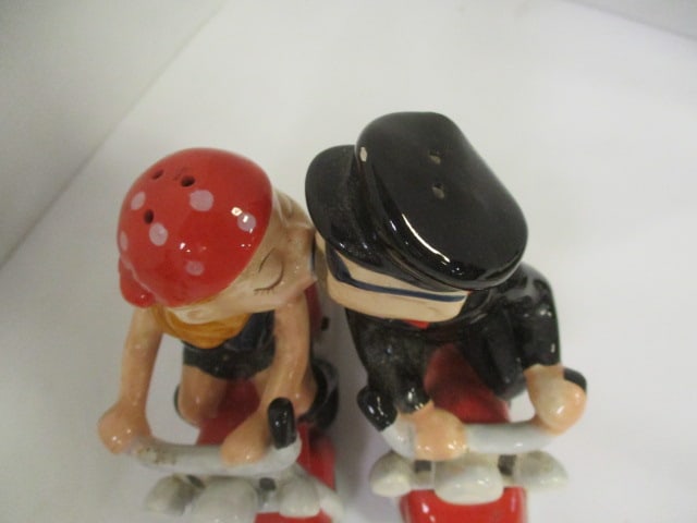 Lot of Vintage Porcelain Ceramic Figurines and Salt & Pepper Shakers - 3