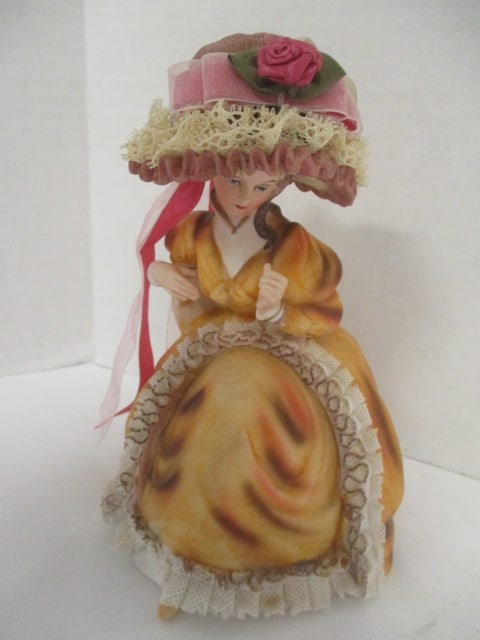 Lot of Vintage Porcelain Ceramic Figurines and Salt & Pepper Shakers - 7