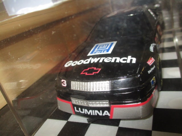 Racing Champions "Dale Earnhardt #3" and "Harry Gant #33" Die Cast Model - 5