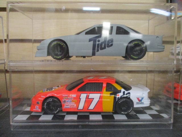 2 Racing Champions "Tide - Darrell Waltrip #17" Die Cast Model Cars in (1 of 4)