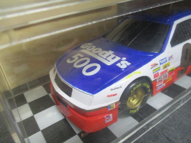2 Racing Champions "Martinsville Speedway #94" Die Cast Model Cars in - 5