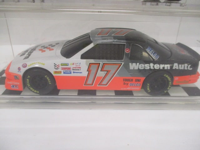 Racing Champions "Ernie Irvan #3" and "Darrel Waltrip #17" Die Cast Model - 3